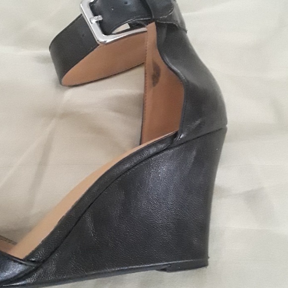 Shoes - Picture 6 of 7